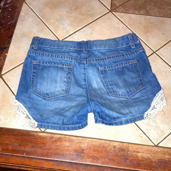 Selling blue Jean shorts for girls in affordable price range - Picture 3 of 4